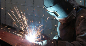 Inflação na porta de fábrica cai 4,53% em 2025; 2ª menor desde 2014