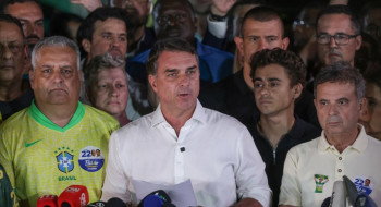 Investigações contra Flávio continuam no STF mesmo após fuga