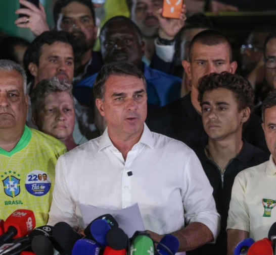 Investigações contra Flávio continuam no STF mesmo após fuga