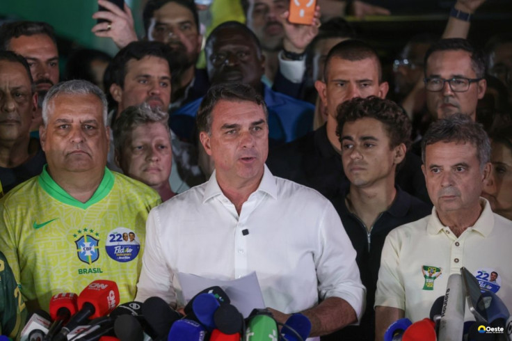 Investigações contra Flávio continuam no STF mesmo após fuga