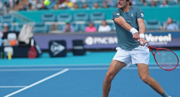 João Fonseca luta, mas é superado pelo espanhol Carlos Alcaraz