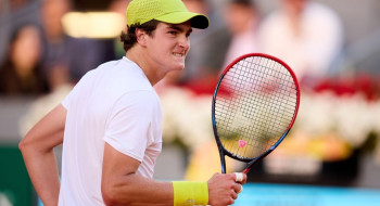 João Fonseca vai à 1ª semi de ATP 500 após abandono de rival no 3º set