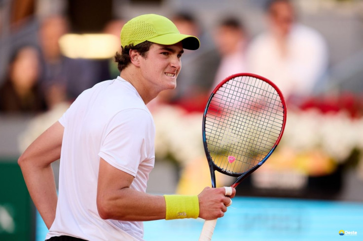 João Fonseca vai à 1ª semi de ATP 500 após abandono de rival no 3º set
