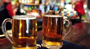 Juiz absolve dez réus da contaminação de cervejas Backer