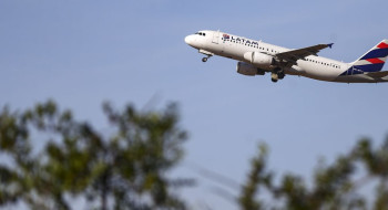 Latam anuncia compra de 24 aviões da Embraer