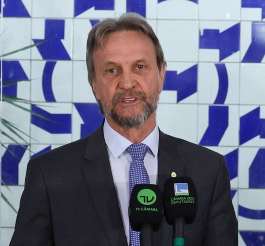 Líder do PT passa mal e Câmara suspende votações