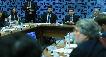 Líderes devem avaliar hoje isenção do IR até R$ 5 mil, diz Motta