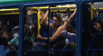 Livro apresenta contrastes do Rio ao examinar linha de ônibus 474