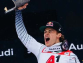 Lucas Pinheiro abre temporada com ouro em slalom gigante na Áustria
