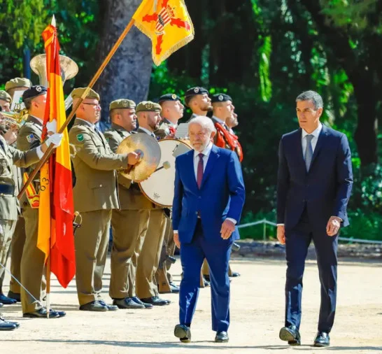 Lula alerta sobre risco de bets e big techs para famílias e democracia