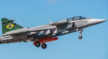 Lula batiza primeiro caça Gripen produzido no Brasil
