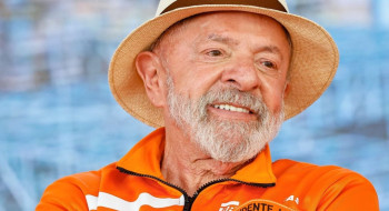 Lula cita feminicídios e cobra luta de homens contra a violência