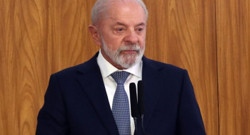 Lula comenta prisão de Jair Bolsonaro: "Lição de democracia”