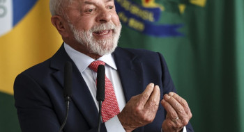 Lula: democracia é obra em construção e deve ser zelada e defendida