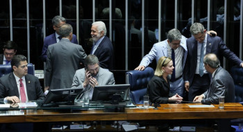 Lula deve sancionar isenção do IR até dia 11, diz Gleisi