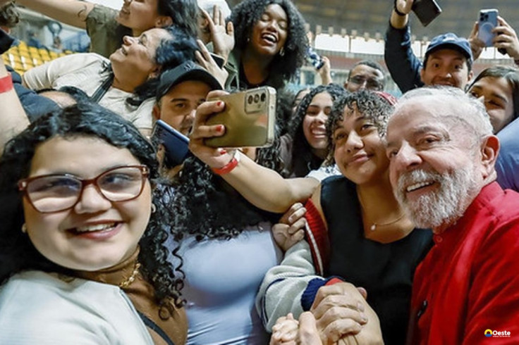 Lula: educação e política são pilares para país ter um futuro melhor