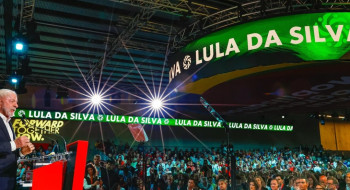 Lula fala para milhares na Espanha e pede coerência dos progressistas