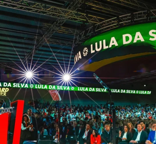 Lula fala para milhares na Espanha e pede coerência dos progressistas