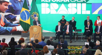 Lula lança programa de reforma de casas e defende ação para invisíveis