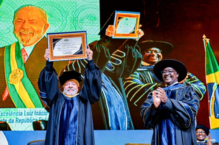 Lula recebe título de doutor honoris causa em Moçambique