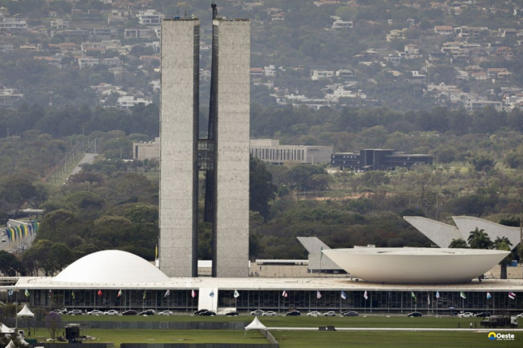 Lula sanciona, com vetos, reajuste salarial para cargos do Legislativo