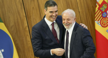 Lula tem conversas telefônica com presidente espanhol e emir do Catar