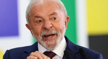 Lula volta a defender mandato para ministros do STF