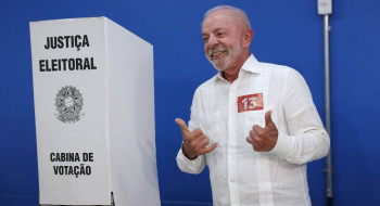 Lula vota e enaltece mobilização popular: "nunca vi nada igual"