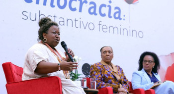 Macaé Evaristo estimula mulheres a disputar espaço em todos os lugares