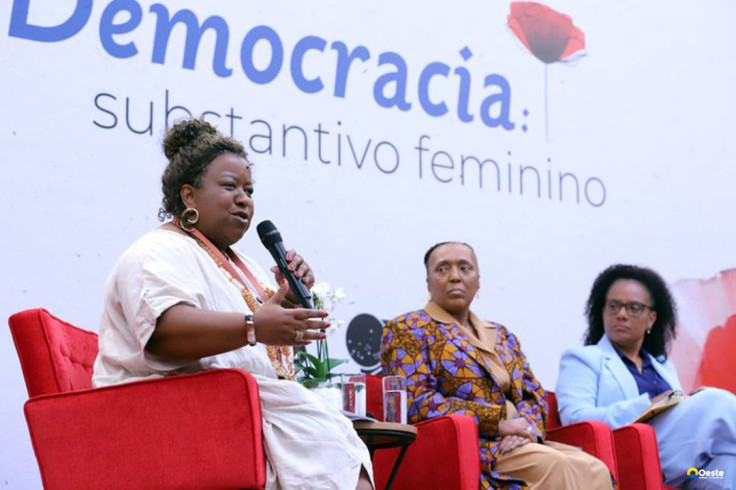 Macaé Evaristo estimula mulheres a disputar espaço em todos os lugares
