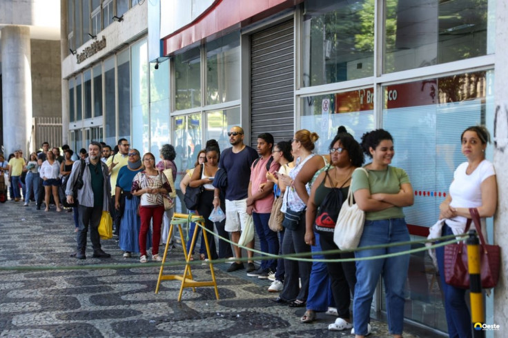 Mais de 42 mil fazem provas discursivas do CNU 2025 neste domingo