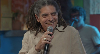 Marcos Sacramento reverencia bambas do Estácio no Samba na Gamboa