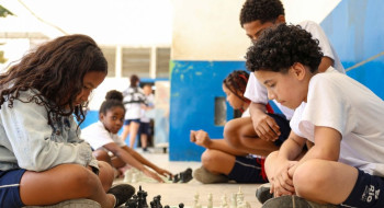 MEC fará pesquisa sobre impacto da restrição de celular nas escolas