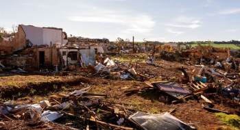 Médicos e psicólogos do SUS atendem vítimas do tornado no Paraná