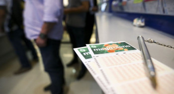 Mega-Sena acumula novamente e prêmio principal vai para R$ 55 milhões