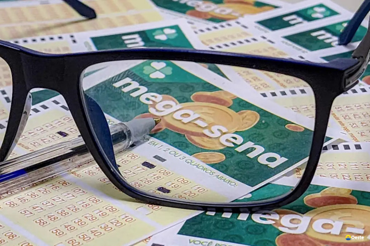 Mega-Sena acumula para R$ 50 milhões; sorteio será na terça (20)