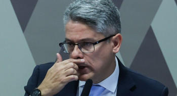Mendes pede à PGR investigação contra senador Alessandro Vieira
