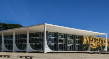 Mendonça vota para validar mínimo existencial em R$ 600