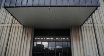 Mercado financeiro eleva projeção do PIB para 2,25% em 2025