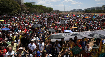 Milhares marcham no DF contra anistia a golpistas e PEC da Blindagem