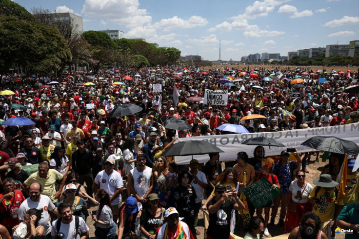 Milhares marcham no DF contra anistia a golpistas e PEC da Blindagem