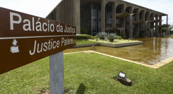 Ministério diz ao STF que já tomou medidas para intimar Figueiredo