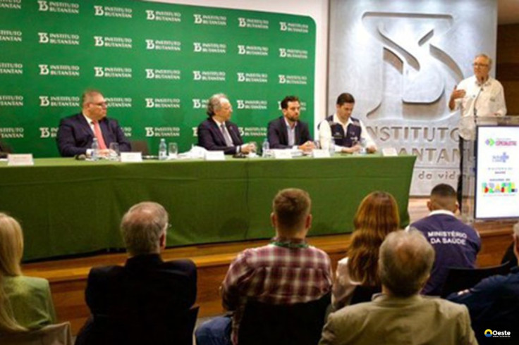 Ministro assina contrato para compra de vacina da dengue do Butantan