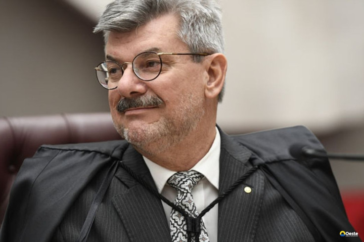 Ministro do STJ nega importunação sexual e pede licença de 90 dias