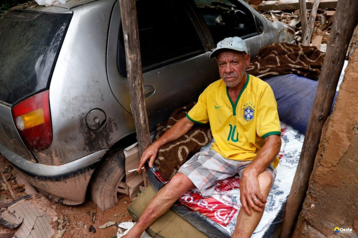 Morador de Juiz de Fora vive entre escombros de casa atingida por lama