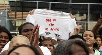 Moradores de favelas protestam no Rio após megaoperação com 121 mortos