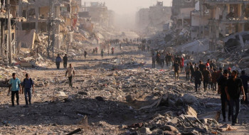 Moradores de Gaza voltam para casas destruídas