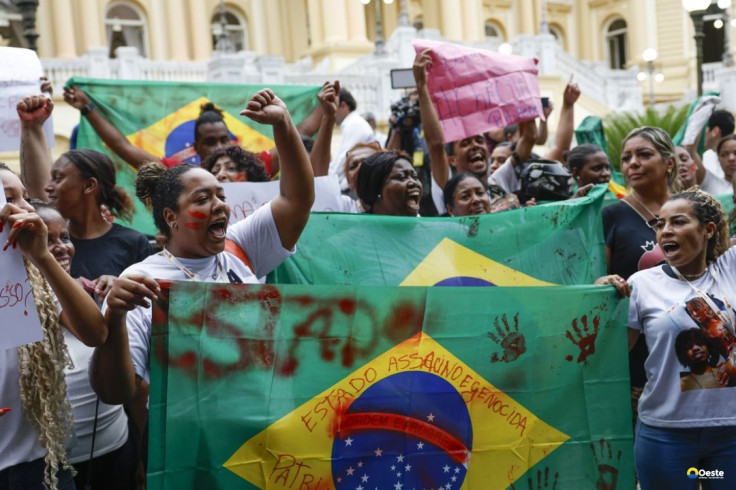 Moradores do Alemão e da Penha protestam contra mortes em operação