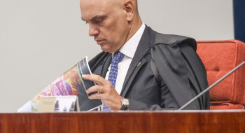 Moraes abre ação contra Flávio Bolsonaro por suposta calúnia a Lula