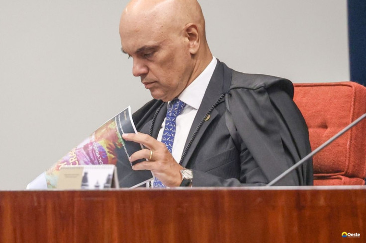 Moraes abre ação contra Flávio Bolsonaro por suposta calúnia a Lula